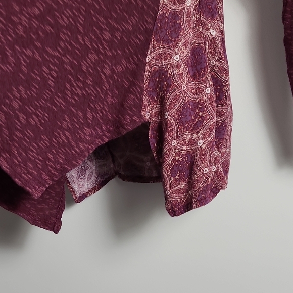 MAX JEANS Maroon Tunic Top with Side Slits and Patterned Back Size Small - Picture 7 of 16